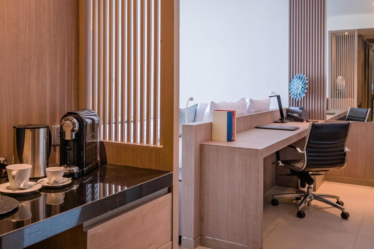Patong Oceanfront Beach Resort - Sha Extra Plus מראה חיצוני תמונה A suite at the hotel
