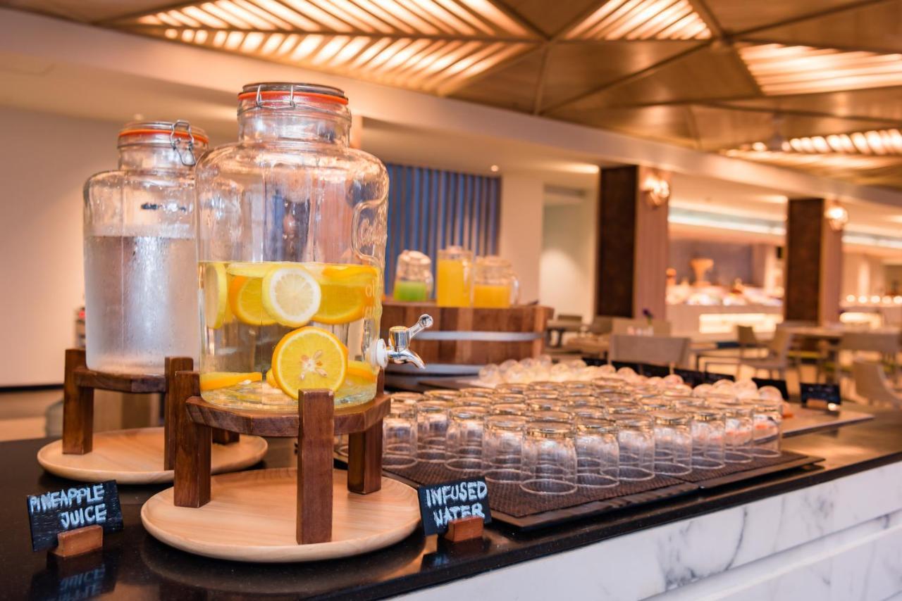 Patong Oceanfront Beach Resort - Sha Extra Plus מראה חיצוני תמונה Infused water at a buffet