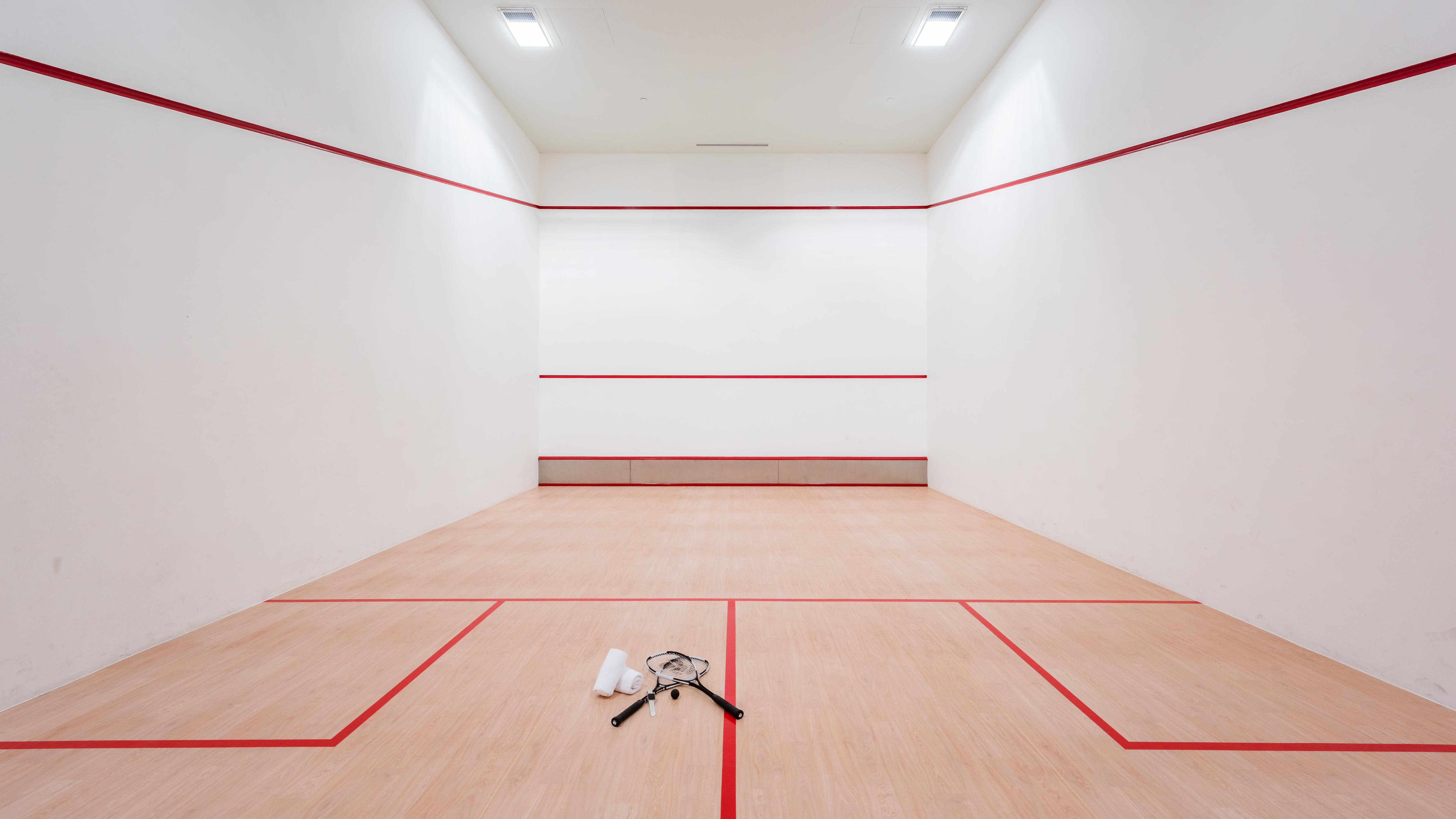 Patong Oceanfront Beach Resort - Sha Extra Plus מראה חיצוני תמונה Squash court