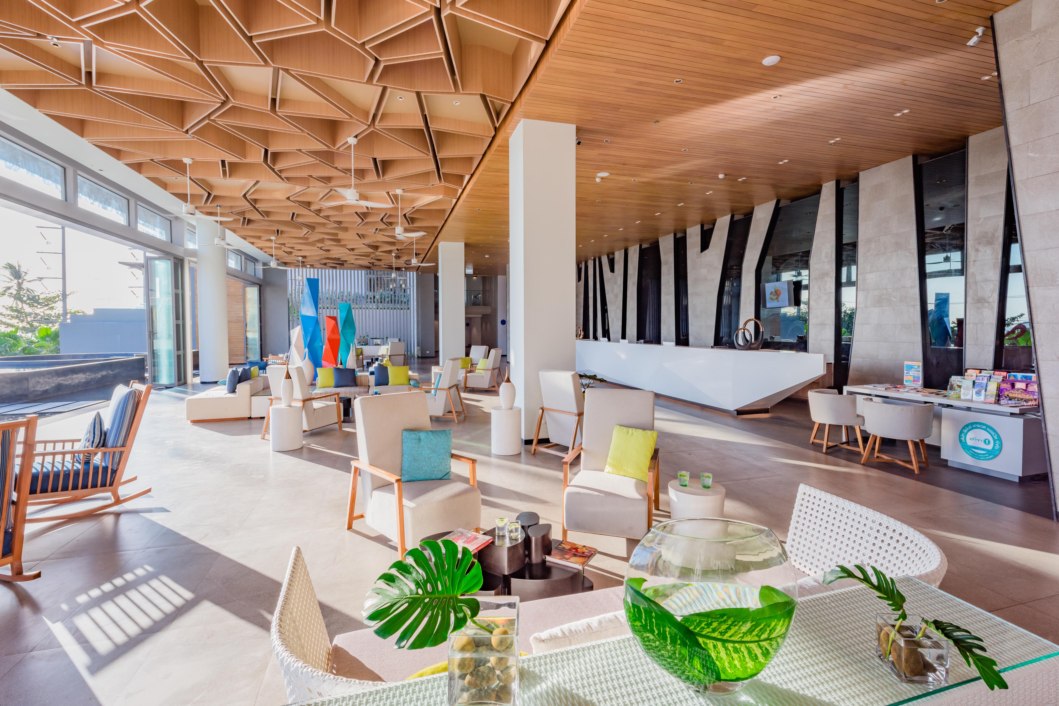 Patong Oceanfront Beach Resort - Sha Extra Plus מראה חיצוני תמונה The interior of the airport