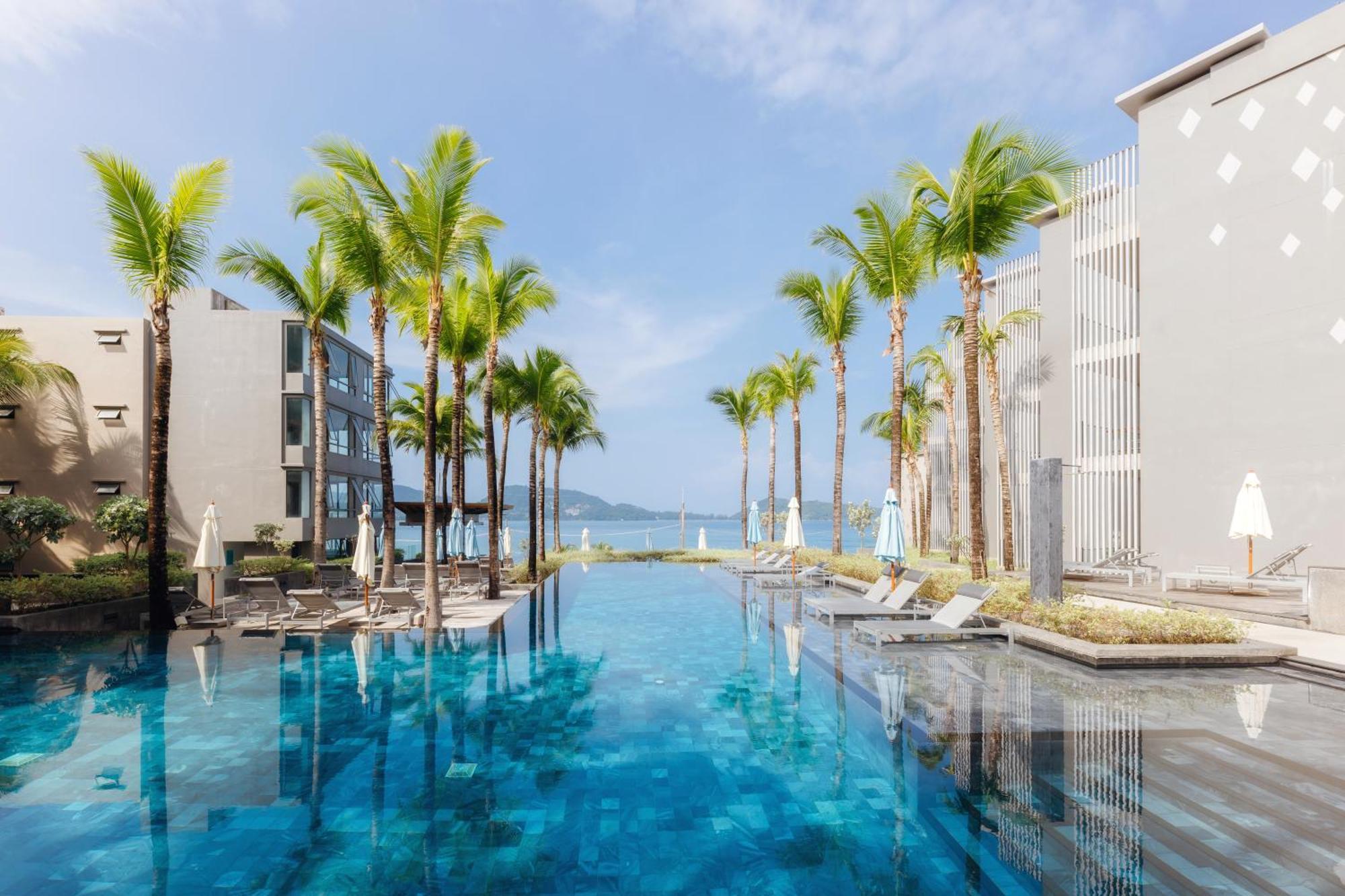 Patong Oceanfront Beach Resort - Sha Extra Plus מראה חיצוני תמונה The swimming pool at the hotel
