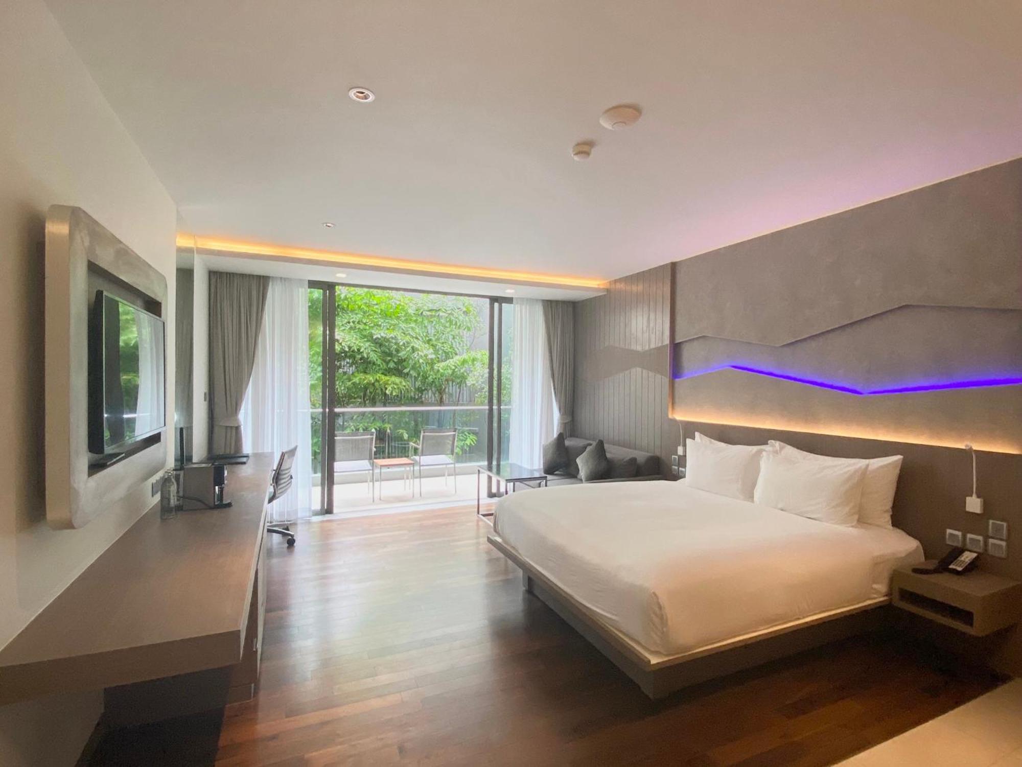 Patong Oceanfront Beach Resort - Sha Extra Plus מראה חיצוני תמונה Deluxe Room