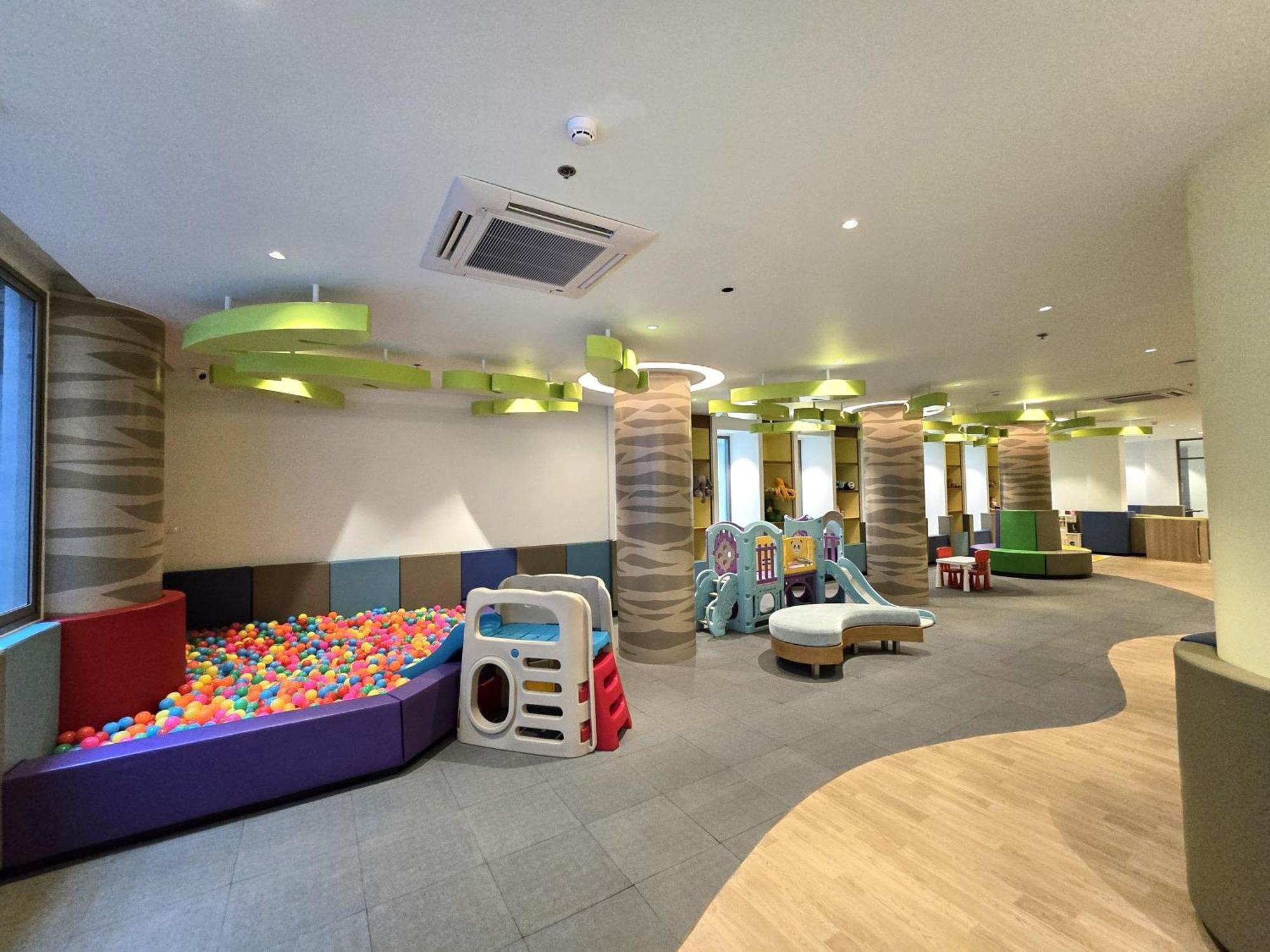 Patong Oceanfront Beach Resort - Sha Extra Plus מראה חיצוני תמונה The Children's Hospital at the Royal Marsden