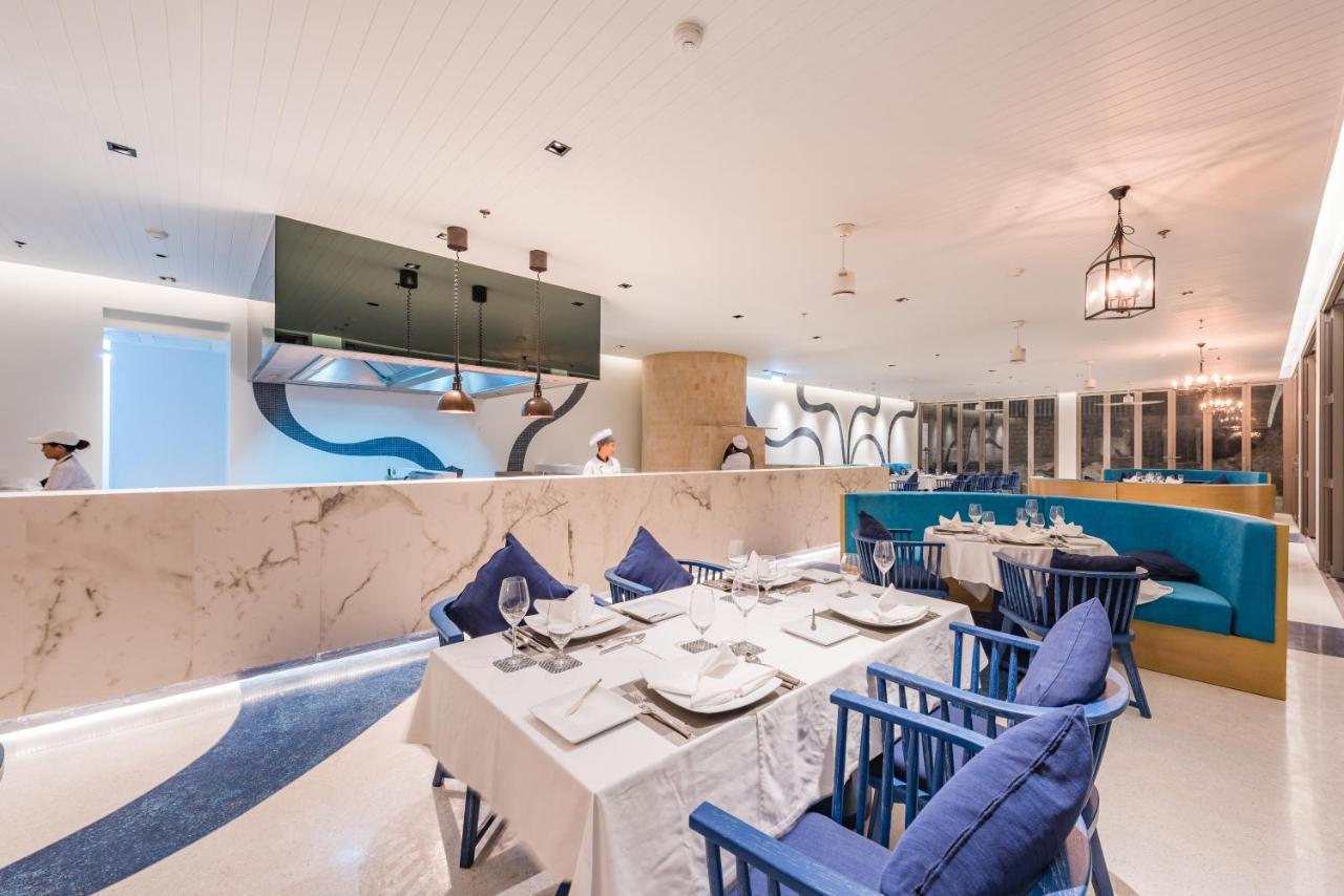 Patong Oceanfront Beach Resort - Sha Extra Plus מראה חיצוני תמונה The interior of the restaurant