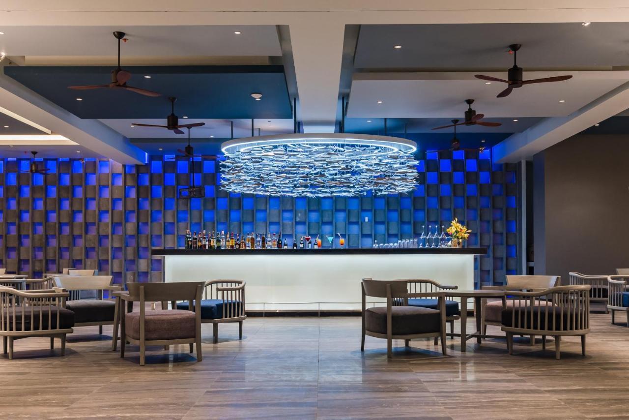 Patong Oceanfront Beach Resort - Sha Extra Plus מראה חיצוני תמונה The bar at the Royal Wing Suites and Spa