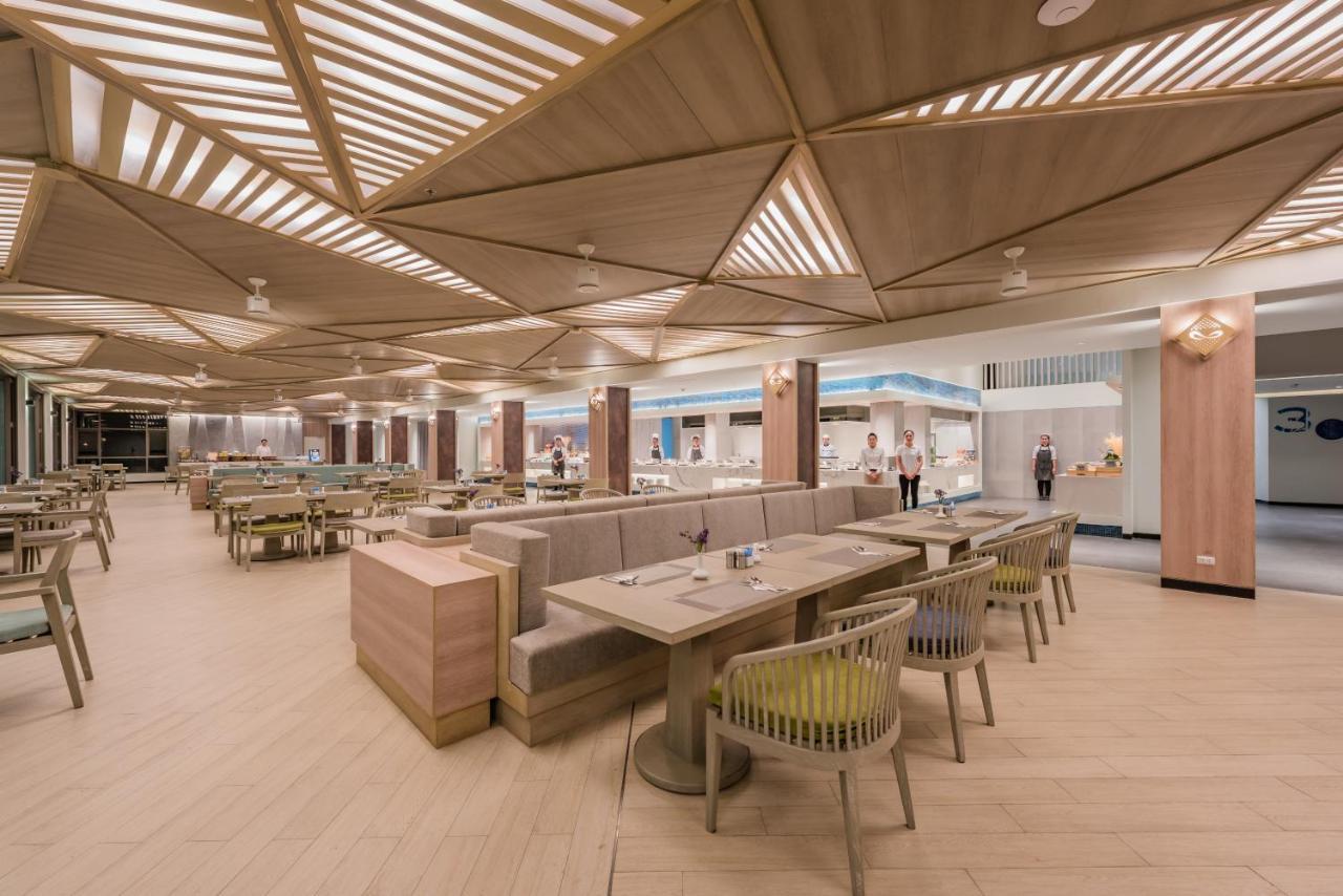 Patong Oceanfront Beach Resort - Sha Extra Plus מראה חיצוני תמונה The interior of the new lounge