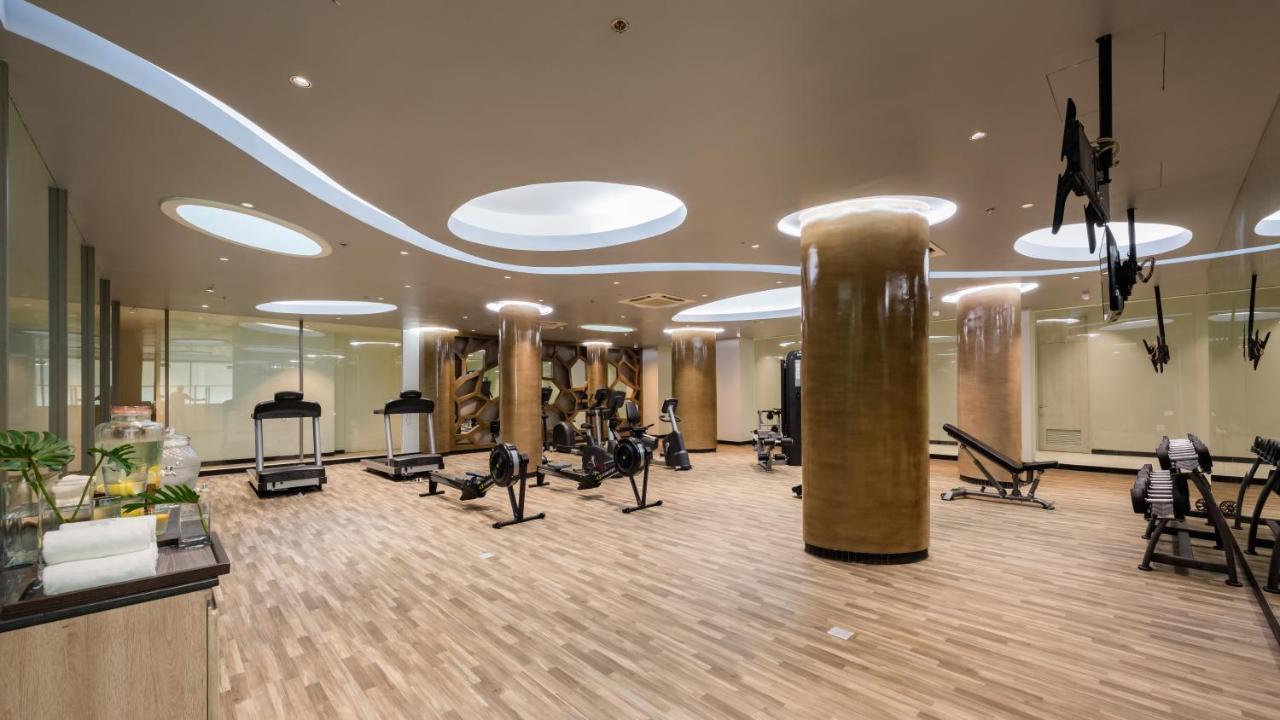 Patong Oceanfront Beach Resort - Sha Extra Plus מראה חיצוני תמונה The gym at the Ritz-Carlton, DIFC