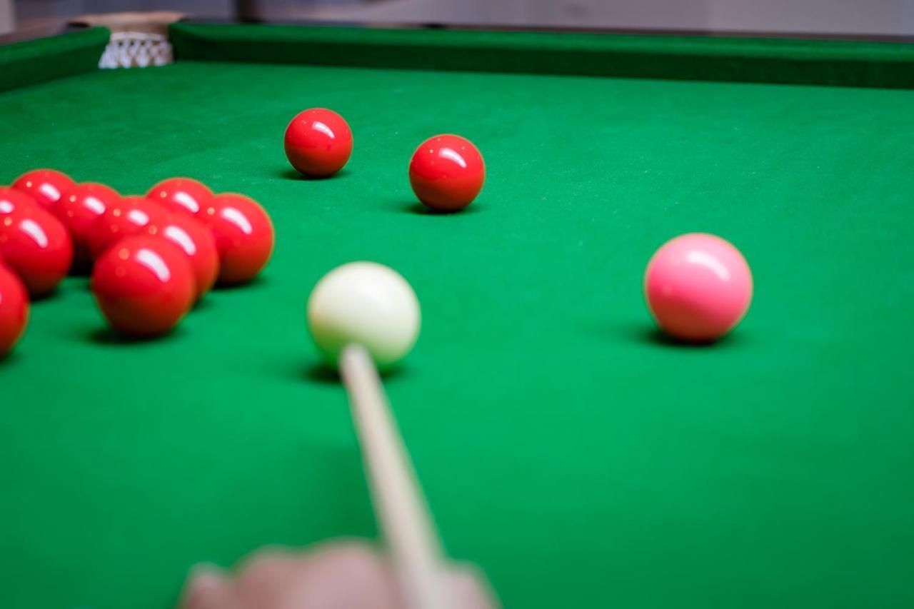 Patong Oceanfront Beach Resort - Sha Extra Plus מראה חיצוני תמונה The cue ball is the white ball